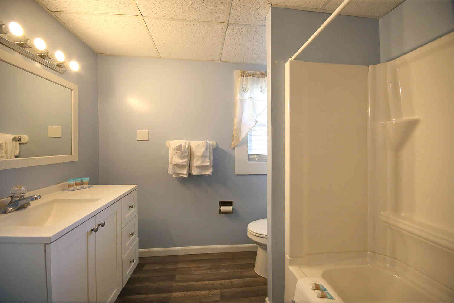 surf villas cottage bathroom