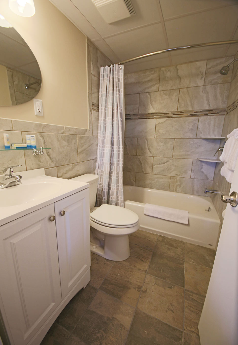 bathroom with tile shower